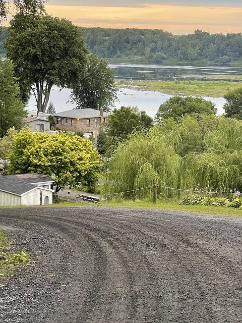 Quels sont les avantages et les inconvénients d'un camping 3 étoiles indépendant ?