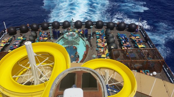 Comment s'équiper et se préparer pour une croisière avec piscine et jeux aquatiques?
