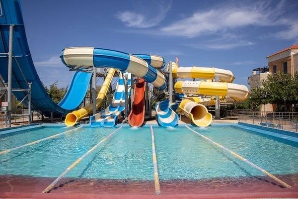 Découvrez les types d'hébergements avec piscines et jeux aquatiques