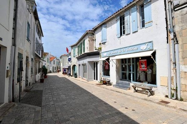 Quel est le prix moyen d'une nuit d'hôtel sur l'île de Ré ?