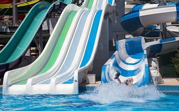 Découvrez les meilleurs campings avec parc aquatique en région PACA pour des vacances inoubliables