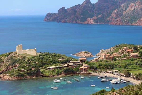 Quel camping naturiste en Corse choisir?